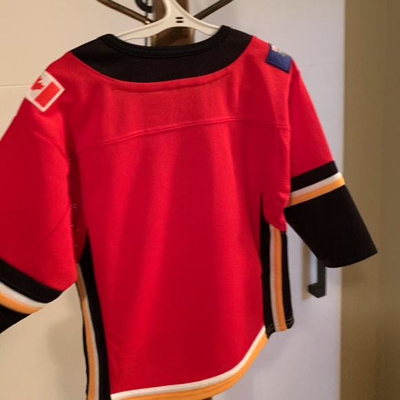 Calgary Flames Toddler Jersey Size 2T/ 4T - Picture 3 of 3